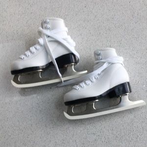 DBX 1100 series Ice Skates